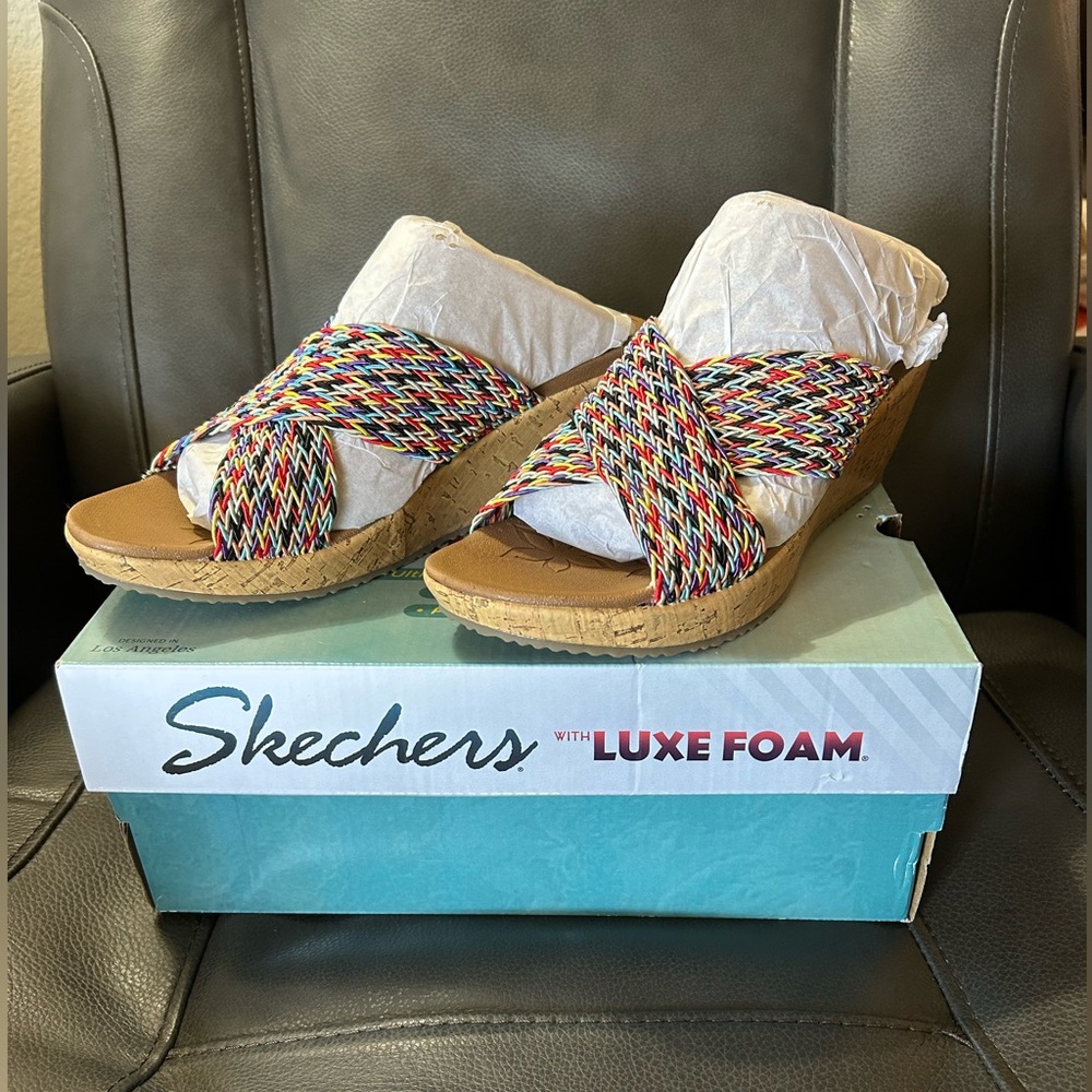 8.5 Skechers Lux Foam multi colored sandals new in box